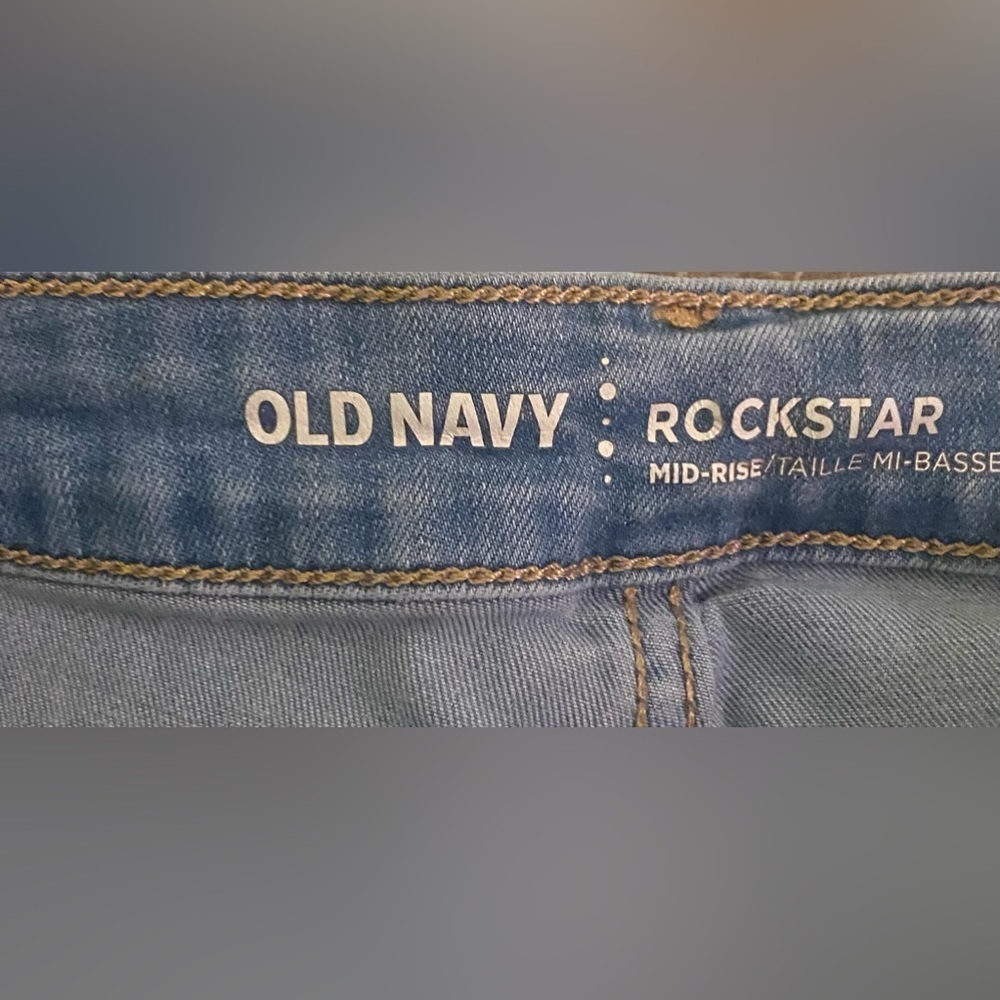 Old Navy Mid-Rise Jeans - Picture 3 of 4